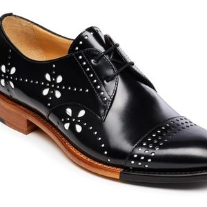 Office of Angela Scott-Mr. Ava-NWT-Sz 9- black with white Cutout